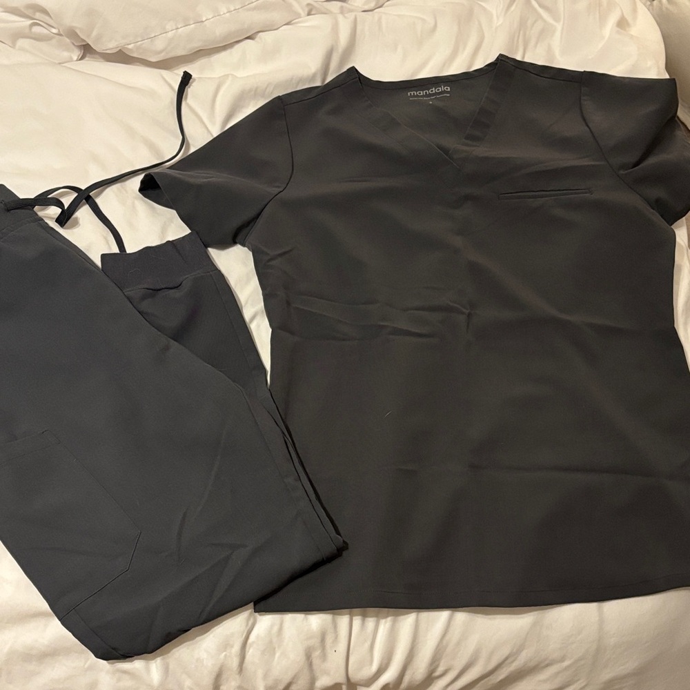 Mandala Gray Scrub Set